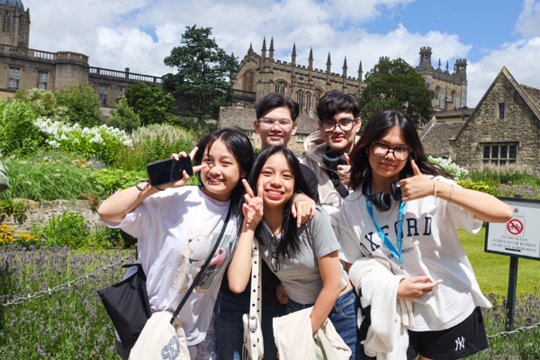 Hình ảnh cho bài viết Du học sinh Việt Nam: Vững niềm tin, vượt thử thách - Bài 2: Góc nhìn từ những câu chuyện tích cực và tiêu cực